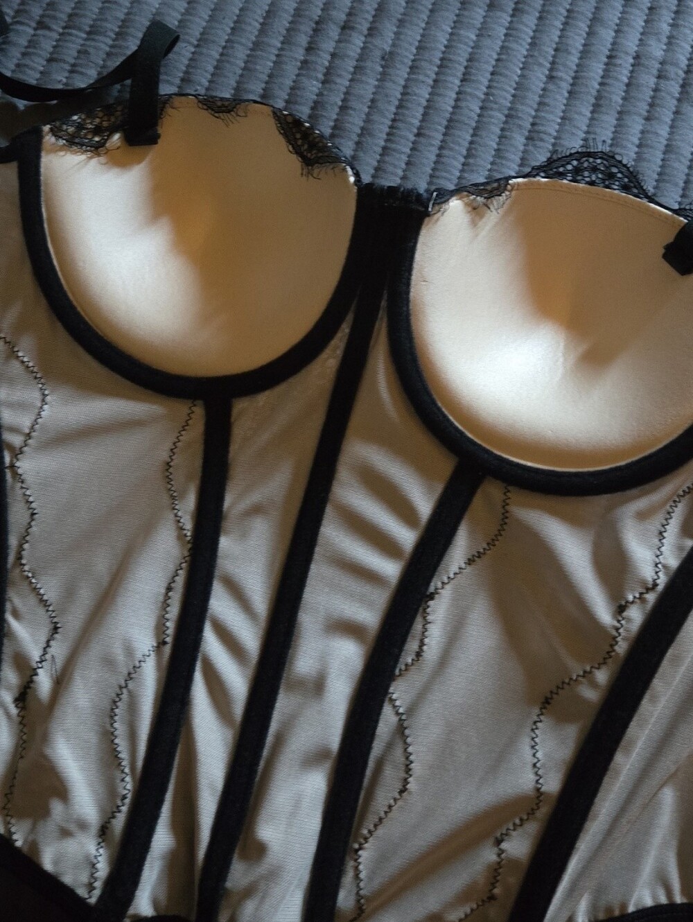 Corset - Picture 5 of 5